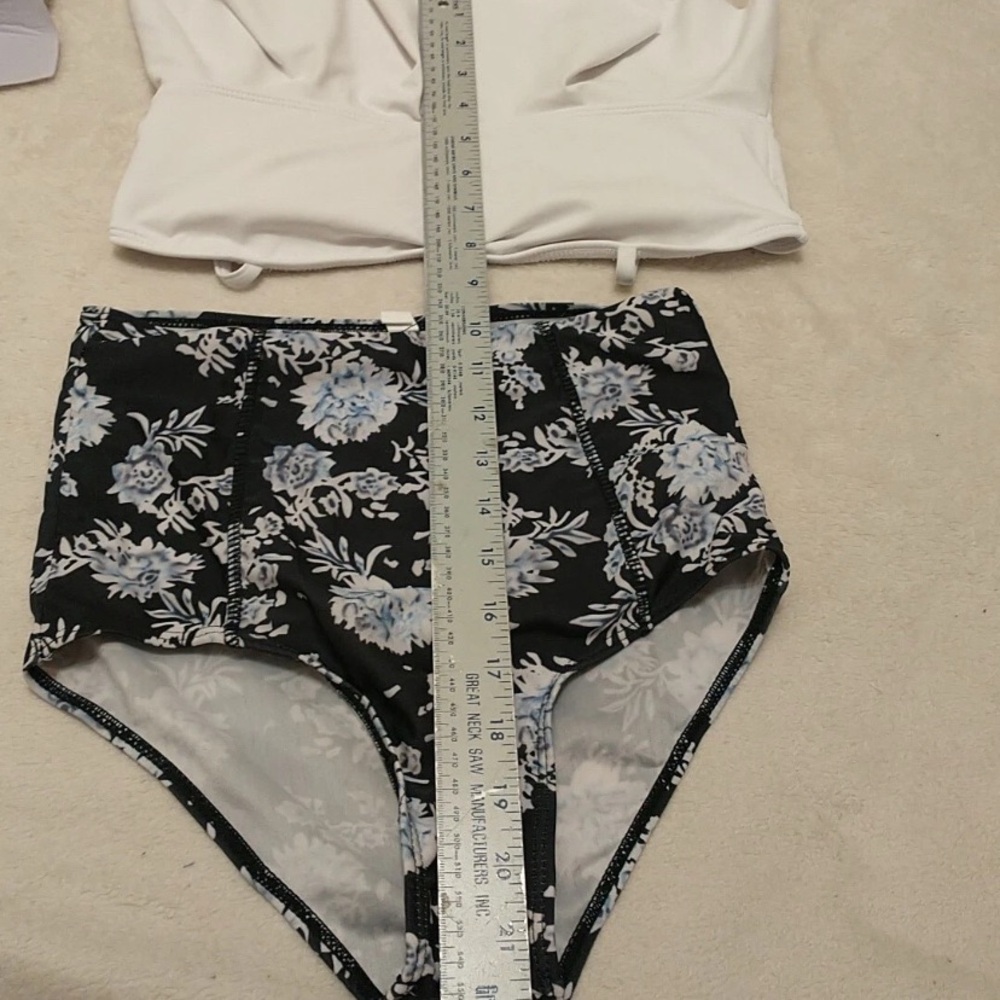 SHEIN Elegant White and Black Floral Bikini - Picture 12 of 14